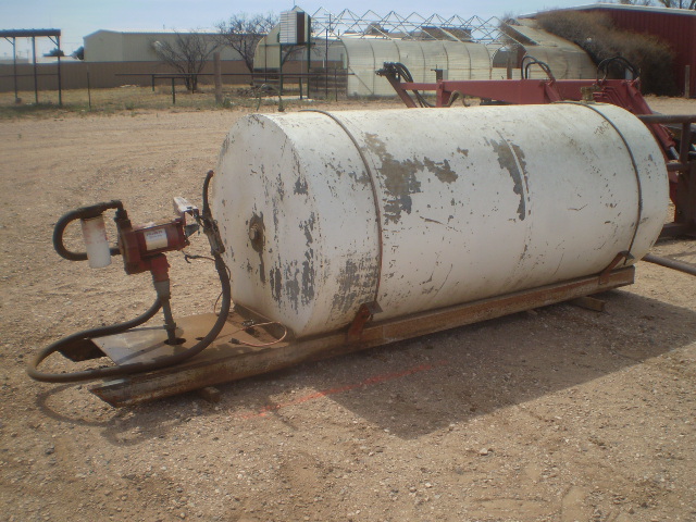 500 gal. Fuel tank on skids 110-V pump